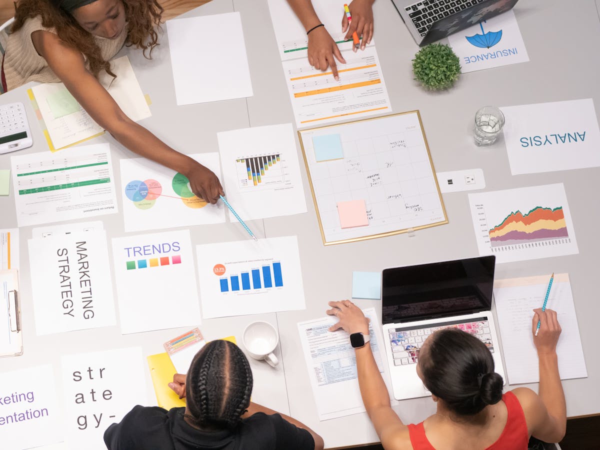 Strategic B2B marketing planning and growth analysis for business development and market expansion