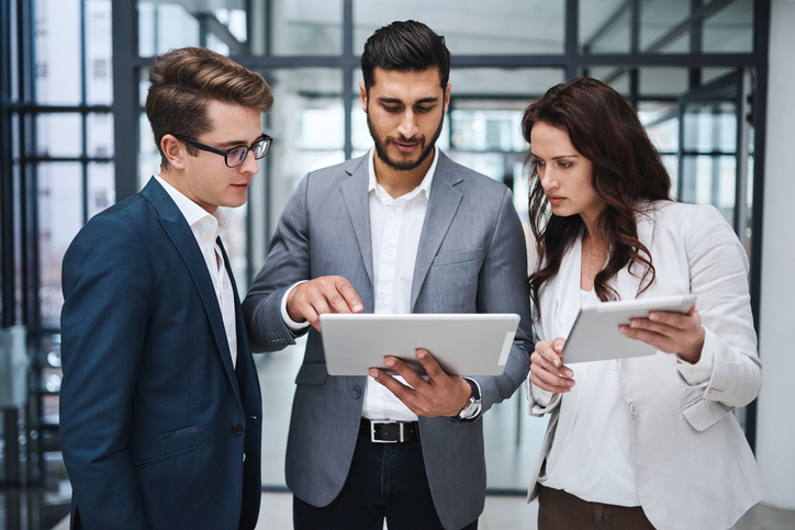 B2B sales team facing challenges with multiple devices and CRM systems requiring AI sales coaching